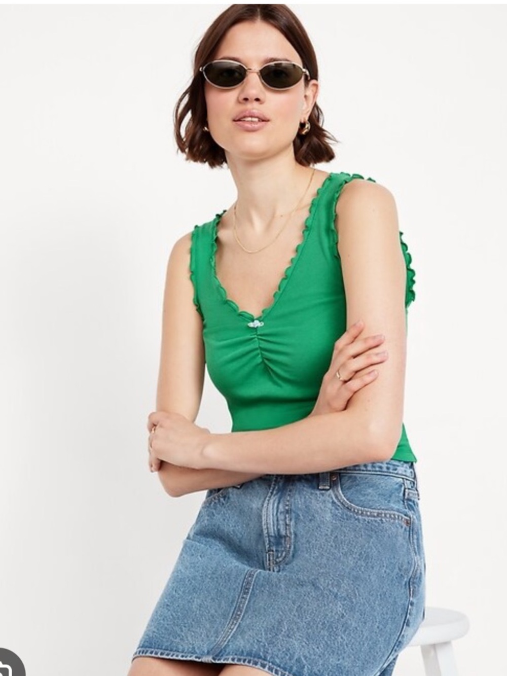Old Navy Ribbed V-Neck Cinched Rosette Tank in Black